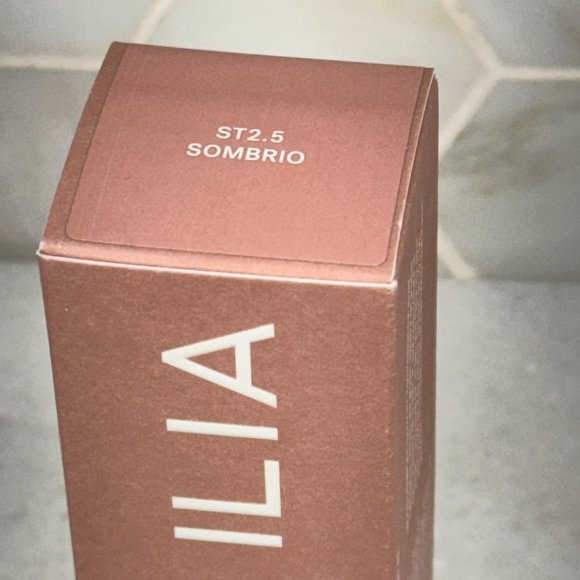 Ilia- Natural Super Serum Skin Tint Sombrio ST-2.5 - Picture 2 of 3